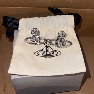 NWT Vivienne Westwood Orb Planet Mayfair Bas Relief Earrings Studs NEW Authentic